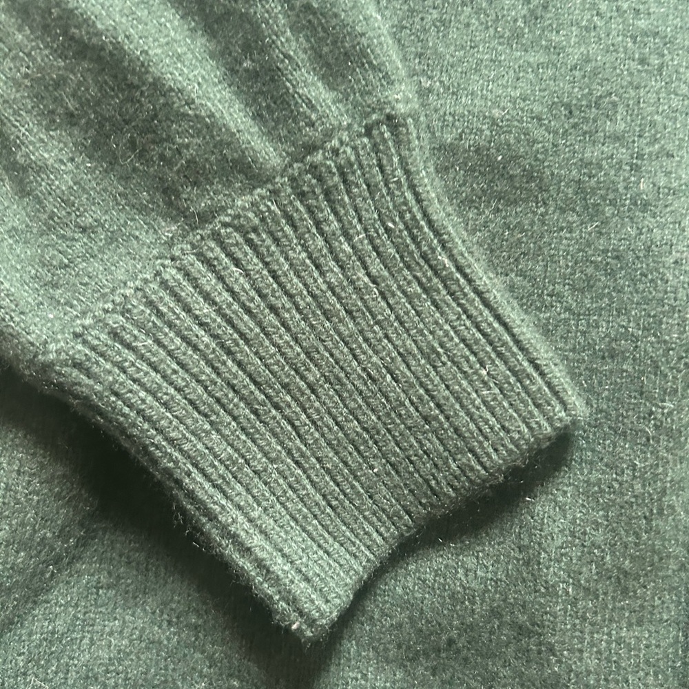 VINCE SIDE SLIT 100% CASHMERE TURTLENECK SWEATER  in DARK PINE COLOR  sz Xl - Picture 7 of 7